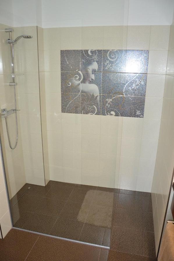 M2-Apartment Szombathely Exteriör bild